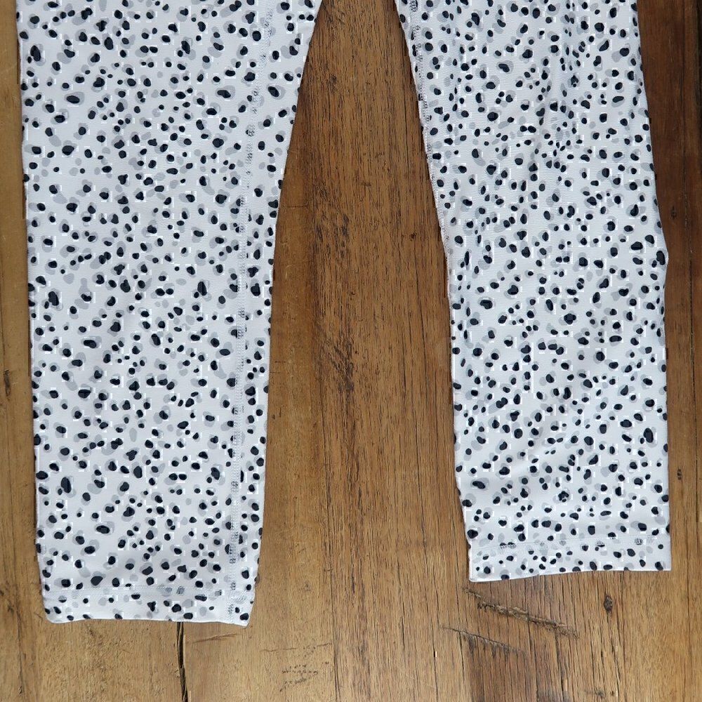 BALANCE COLLECTION WHITE WITH BLACK & GREY SPOTS PRINT CAPRI LEGGING SIZE SMALL - Picture 7 of 9